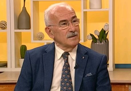 “Jetra ne može da se očisti kupovnim sokovima” Doktor Predrag Nenadić kaže da ljudi sa holesterolom misle da se on stvara od jaja i masne hrane "Jetra ne može da se očisti kupovnim sokovima" Doktor Predrag Nenadić kaže da ljudi sa holesterolom misle da se on stvara od jaja i masne hrane