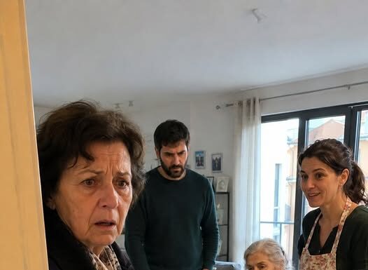 Kad sam otkrila da su sin i snaha još prije mog dolaska napravili raspored po kojem bih svakoga jutra prala, presvlačila i hranila njezinu nepokretnu majku, nisam se posvađala zbog jednog papira, nego sam ih natjerala da konačno kažu zašto su me doveli pod izlikom da ću uživati u starosti Kad sam otkrila da su sin i snaha još prije mog dolaska napravili raspored po kojem bih svakoga jutra prala, presvlačila i hranila njezinu nepokretnu majku, nisam se posvađala zbog jednog papira, nego sam ih natjerala da konačno kažu zašto su me doveli pod izlikom da ću uživati u starosti