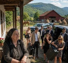 Kupila sam seosko imanje kako bih mirno provela mirovinu, ali moj je sin htio dovesti cijelu ekipu i rekao mi: „Ako ti ne odgovara, vrati se u grad.” Nisam rekla ništa. Ali kad su stigli, vidjeli su iznenađenje koje sam im pripremila. Kupila sam seosko imanje kako bih mirno provela mirovinu, ali moj je sin htio dovesti cijelu ekipu i rekao mi: „Ako ti ne odgovara, vrati se u grad.” Nisam rekla ništa. Ali kad su stigli, vidjeli su iznenađenje koje sam im pripremila.