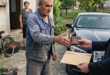 Lekcija o poštenju: Vratio izgubljenih 5.000 evra, a sudbina mu se odužila deceniju kasnije Lekcija o poštenju: Vratio izgubljenih 5.000 evra, a sudbina mu se odužila deceniju kasnije