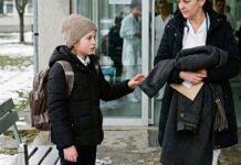 Majčin kaput: Posljednji zagrljaj na hladnoj klupi Majčin kaput: Posljednji zagrljaj na hladnoj klupi