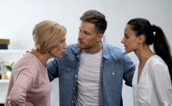 „Moja majka dolazi na ručak. Prekrij ranu i nasmiješi se.” „Moja majka dolazi na ručak. Prekrij ranu i nasmiješi se.”