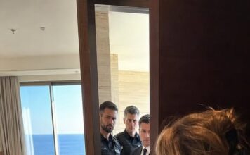 Muškarci koji su me odveli iz hotela nisu bili policajci, a trag s njihove kamere vodio je ravno do bolničkog kreveta mog bivšeg muža, njegove nove supruge i dokumenta kojim su mi namjeravali uzeti svu ušteđevinu i krivnju za njegov nestanak prebaciti na mene Muškarci koji su me odveli iz hotela nisu bili policajci, a trag s njihove kamere vodio je ravno do bolničkog kreveta mog bivšeg muža, njegove nove supruge i dokumenta kojim su mi namjeravali uzeti svu ušteđevinu i krivnju za njegov nestanak prebaciti na mene