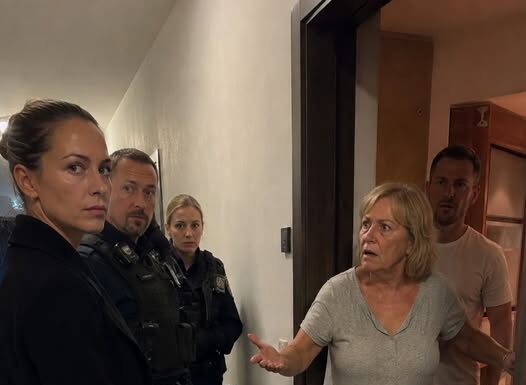 Muž je mislio da će promijeniti šifru, useliti majku i sestru te me polako uvjeriti da stan više nije samo moj, ali krivotvoreni nacrt darovanja, tri nalaza o njegovoj neplodnosti i poruka njegove sestre pokazali su da se petodnevni službeni put pretvorio u probu mog trajnog izbacivanja Muž je mislio da će promijeniti šifru, useliti majku i sestru te me polako uvjeriti da stan više nije samo moj, ali krivotvoreni nacrt darovanja, tri nalaza o njegovoj neplodnosti i poruka njegove sestre pokazali su da se petodnevni službeni put pretvorio u probu mog trajnog izbacivanja