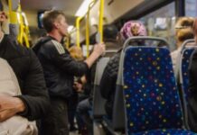 Neugodan sukob u autobusu završio se neočekivanim otkrićem: mladić s protezom promijenio je cijeli ton rasprave Neugodan sukob u autobusu završio se neočekivanim otkrićem: mladić s protezom promijenio je cijeli ton rasprave