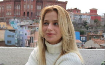 Nevena se pojavila u kafiću da iznenadi muža, pa ga zatekla s devojkom: Kad je čula šta pričaju o njoj otrčala je kući i spremila mu osvetu Nevena se pojavila u kafiću da iznenadi muža, pa ga zatekla s devojkom: Kad je čula šta pričaju o njoj otrčala je kući i spremila mu osvetu