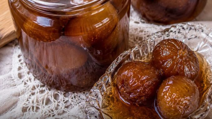 Od 5 kg smokava napravila sam 12 tegli starinskog slatka – svaka smokva ostala je cijela! Od 5 kg smokava napravila sam 12 tegli starinskog slatka – svaka smokva ostala je cijela!