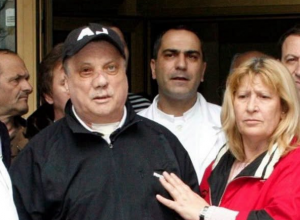 Oglasio se Dino, borim se za imovinu, sve nas je uništila: Varala i Halida, ništa nisam poduzimao, ali da sve ostavi njemu, ne mogu da vjerujem.. Oglasio se Dino, borim se za imovinu, sve nas je uništila: Varala i Halida, ništa nisam poduzimao, ali da sve ostavi njemu, ne mogu da vjerujem..