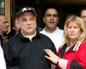 Oglasio se Dino, borim se za imovinu, sve nas je uništila: Varala i Halida, ništa nisam poduzimao, ali da sve ostavi njemu, ne mogu da vjerujem.. Oglasio se Dino, borim se za imovinu, sve nas je uništila: Varala i Halida, ništa nisam poduzimao, ali da sve ostavi njemu, ne mogu da vjerujem..