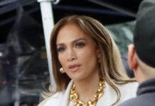 Poznate pevačice iza bine prave haos, niko ne može da im udovolji: Džej Lo je tražila belom folijom da se prelepe svi zidovi, ali ova diva je ubedljivo najgora Poznate pevačice iza bine prave haos, niko ne može da im udovolji: Džej Lo je tražila belom folijom da se prelepe svi zidovi, ali ova diva je ubedljivo najgora