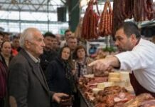 „Produži dalje, starče! Ovdje nema mjesta za tvoje sitniše.“ „Produži dalje, starče! Ovdje nema mjesta za tvoje sitniše.“