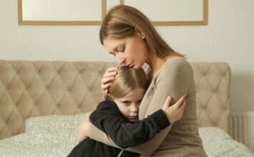 Psiholog otkriva 3 brutalne istine o odnosu majke i ćerke: Ovo je osnovna stvar koju svaka mama treba da joj pruži Psiholog otkriva 3 brutalne istine o odnosu majke i ćerke: Ovo je osnovna stvar koju svaka mama treba da joj pruži