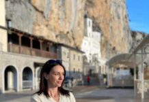Razveo se od čuvene voditeljke, pa ludo zavoleo deceniju mlađu studentkinju kojoj se divio i pre prvog braka: A kad je Glogovac umro, za njega je život stao Razveo se od čuvene voditeljke, pa ludo zavoleo deceniju mlađu studentkinju kojoj se divio i pre prvog braka: A kad je Glogovac umro, za njega je život stao