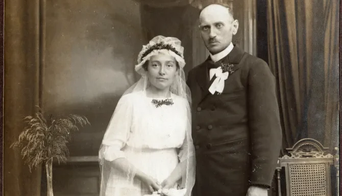 Slika sa srpske svadbe stara 100 godina otkriva istinu od koje nas hvata mučnina: Vidite li vi jeziv detalj? (FOTO) Slika sa srpske svadbe stara 100 godina otkriva istinu od koje nas hvata mučnina: Vidite li vi jeziv detalj? (FOTO)