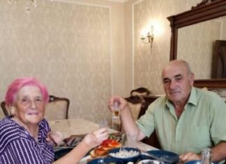 Trideset pet godina me muž prisiljavao da pijem s njim svake večeri. Nakon što je umro, odnijela sam bocu u laboratorij – i čim je liječnik vidio rezultate, odmah je zaključao vrata… Trideset pet godina me muž prisiljavao da pijem s njim svake večeri. Nakon što je umro, odnijela sam bocu u laboratorij – i čim je liječnik vidio rezultate, odmah je zaključao vrata…