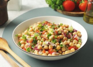 Zapečeno povrće sa leblebijama: Recept za najbolju posnu večeru punu proteina Zapečeno povrće sa leblebijama: Recept za najbolju posnu večeru punu proteina