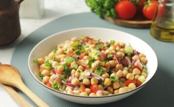 Zapečeno povrće sa leblebijama: Recept za najbolju posnu večeru punu proteina Zapečeno povrće sa leblebijama: Recept za najbolju posnu večeru punu proteina