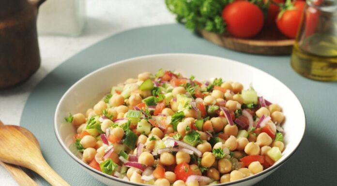 Zapečeno povrće sa leblebijama: Recept za najbolju posnu večeru punu proteina Zapečeno povrće sa leblebijama: Recept za najbolju posnu večeru punu proteina