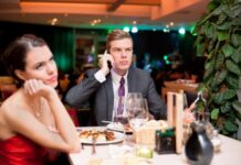 Zašto je Rak najopasniji znak Zodijaka: Deluje krhko ali je najopasniji kada ćuti, a jednu odobinu niko ne očekuje Zašto je Rak najopasniji znak Zodijaka: Deluje krhko ali je najopasniji kada ćuti, a jednu odobinu niko ne očekuje