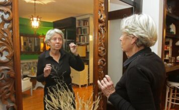 Život koji su obeležile velike ljubavi i još veći gubici: Eva Ras je sahranila muža, a onda joj je život zadao udarac od kojeg se nikada nije oporavila Život koji su obeležile velike ljubavi i još veći gubici: Eva Ras je sahranila muža, a onda joj je život zadao udarac od kojeg se nikada nije oporavila