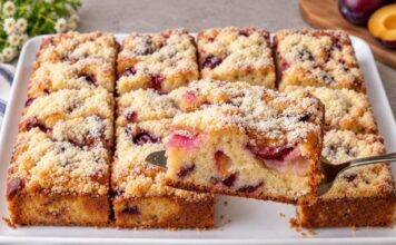 BAKIN KOLAČ SA ŠLJIVAMA: Sve po „8 kašika” gotov za 5 minuta!Jednostavno i bez vage! 😋