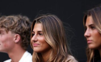Ćerka Rodžera Federera u prisnom odnosu sa sinom njegovog rivala: O njenoj lepoti svi govore i kažu da je očeva kopija Ćerka Rodžera Federera u prisnom odnosu sa sinom njegovog rivala: O njenoj lepoti svi govore i kažu da je očeva kopija