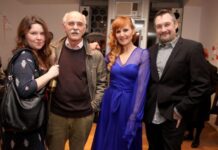 Ćerke slavnog muzičara su 90-ih harale estradom, a sad ne mogu očima da se gledaju: Otac im do smrti nije oprostio javnu svađu Ćerke slavnog muzičara su 90-ih harale estradom, a sad ne mogu očima da se gledaju: Otac im do smrti nije oprostio javnu svađu