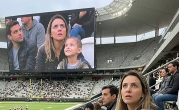 Dječak s rakom ispunio je svoju posljednju želju i pronašao iznenađenje na stadionu Dječak s rakom ispunio je svoju posljednju želju i pronašao iznenađenje na stadionu
