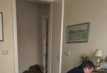 Dok su brat i sestra nekoliko sati nakon sprovoda prebrojavali majčinu štednju, nakit i vrijednost stana, iz stare mirazne škrinje izvadila sam omotnicu koju je mama ostavila samo meni — a prvi ovjereni dokument natjerao ih je da zaborave i na štednu knjižicu Dok su brat i sestra nekoliko sati nakon sprovoda prebrojavali majčinu štednju, nakit i vrijednost stana, iz stare mirazne škrinje izvadila sam omotnicu koju je mama ostavila samo meni — a prvi ovjereni dokument natjerao ih je da zaborave i na štednu knjižicu