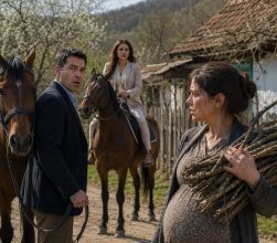 Jahao je pored svoje zaručnice kada je ugledao svoju trudnu bivšu suprugu kako nosi drva. U tom je trenutku shvatio da je učinio najveću pogrešku u svom životu. Jahao je pored svoje zaručnice kada je ugledao svoju trudnu bivšu suprugu kako nosi drva. U tom je trenutku shvatio da je učinio najveću pogrešku u svom životu.