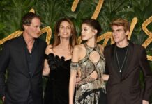 Kaja Gerber slomljenog srca zbog smrti brata: Volela ga je više od života, a evo kako ga je posmatrala uprkos problemima kroz koje je prolazio Kaja Gerber slomljenog srca zbog smrti brata: Volela ga je više od života, a evo kako ga je posmatrala uprkos problemima kroz koje je prolazio