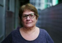 Majka me je naterala da se udam za starca od 70 godina koji joj je dao novac za sve naše dugove: Prve bračne noći očekivala sam pakao a doživela prosvetljenje Majka me je naterala da se udam za starca od 70 godina koji joj je dao novac za sve naše dugove: Prve bračne noći očekivala sam pakao a doživela prosvetljenje