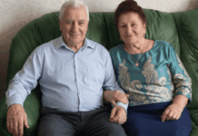 Moj otac je celog života uzimao celu platu moje majke. Jednog dana smo konačno saznali na šta je potrošio sav taj novac. Moj otac je celog života uzimao celu platu moje majke. Jednog dana smo konačno saznali na šta je potrošio sav taj novac.