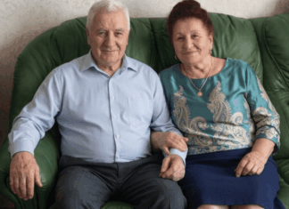 Moj otac je celog života uzimao celu platu moje majke. Jednog dana smo konačno saznali na šta je potrošio sav taj novac. Moj otac je celog života uzimao celu platu moje majke. Jednog dana smo konačno saznali na šta je potrošio sav taj novac.