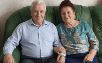 Moj otac je celog života uzimao celu platu moje majke. Jednog dana smo konačno saznali na šta je potrošio sav taj novac. Moj otac je celog života uzimao celu platu moje majke. Jednog dana smo konačno saznali na šta je potrošio sav taj novac.
