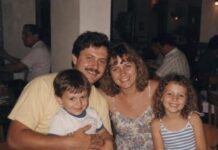 Moja supruga, sin i kći nikada se nisu vratili s putovanja. Četrdeset godina poslije pronašao sam poruku na kojoj je pisalo: „Ako ovo čitaš, došlo je vrijeme da doznaš ISTINU.“ Moja supruga, sin i kći nikada se nisu vratili s putovanja. Četrdeset godina poslije pronašao sam poruku na kojoj je pisalo: „Ako ovo čitaš, došlo je vrijeme da doznaš ISTINU.“