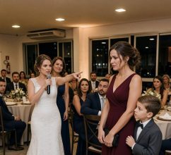 Na vjenčanju mog brata njegova je mladenka uzela mikrofon, pokazala na mene i rekla: „Evo patetične samohrane majke na koju smo vas upozorili.“ Moja se majka nasmijala i dodala: „Ona je sniženi model naše obitelji.“ Cijela je dvorana prasnula u smijeh. Na vjenčanju mog brata njegova je mladenka uzela mikrofon, pokazala na mene i rekla: „Evo patetične samohrane majke na koju smo vas upozorili.“ Moja se majka nasmijala i dodala: „Ona je sniženi model naše obitelji.“ Cijela je dvorana prasnula u smijeh.