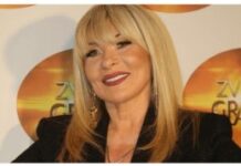 Nije joj dugo trebalo da PREBOLI njegovu smrt!!SUZANA JOVANOVIĆ uhvaćena u ZAGRLJAJU našeg popularnog pjevača!!! Nije joj dugo trebalo da PREBOLI njegovu smrt!!SUZANA JOVANOVIĆ uhvaćena u ZAGRLJAJU našeg popularnog pjevača!!!
