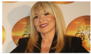 Nije joj dugo trebalo da PREBOLI njegovu smrt!!SUZANA JOVANOVIĆ uhvaćena u ZAGRLJAJU našeg popularnog pjevača!!! Nije joj dugo trebalo da PREBOLI njegovu smrt!!SUZANA JOVANOVIĆ uhvaćena u ZAGRLJAJU našeg popularnog pjevača!!!