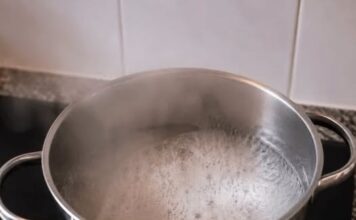 Prokuvajte dve kašike omekšivača u šerpi: Neočekivani trik osvaja domaćice širom regiona Prokuvajte dve kašike omekšivača u šerpi: Neočekivani trik osvaja domaćice širom regiona