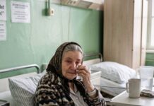 S 83 godine slomila sam nogu i danima nitko iz moje obitelji nije imao vremena za mene, osim susjedova dječaka — a ono što je pronašao na mom tavanu otkrilo je tajnu staru sedamdeset četiri godine S 83 godine slomila sam nogu i danima nitko iz moje obitelji nije imao vremena za mene, osim susjedova dječaka — a ono što je pronašao na mom tavanu otkrilo je tajnu staru sedamdeset četiri godine
