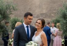 Samo nekoliko minuta prije nego što sam trebala izgovoriti „da“, moj zaručnik je nestao bez traga, a privatni detektiv otkrio je tajnu zbog koje sam poželjela da ga nikada nisam tražila Samo nekoliko minuta prije nego što sam trebala izgovoriti „da“, moj zaručnik je nestao bez traga, a privatni detektiv otkrio je tajnu zbog koje sam poželjela da ga nikada nisam tražila