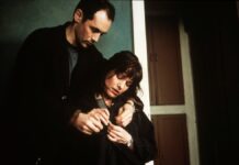 Snimili su scenu intimnog odnosa koja je bila stvarna: Film je pre 25 godina skandalizovao svet, a njemu je intimni čin sa koleginicom uništio život Snimili su scenu intimnog odnosa koja je bila stvarna: Film je pre 25 godina skandalizovao svet, a njemu je intimni čin sa koleginicom uništio život