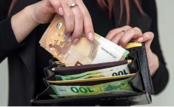 Svekrva nam je uzela novac za stan, a moj muž i dalje ne zna na čiju će stranu Svekrva nam je uzela novac za stan, a moj muž i dalje ne zna na čiju će stranu
