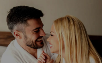 U našoj kući postoji jedno jednostavno pravilo: nema telefona za večerom. Taj deo dana posvećen je porodici, razgovoru i međusobnom slušanju ali…. U našoj kući postoji jedno jednostavno pravilo: nema telefona za večerom. Taj deo dana posvećen je porodici, razgovoru i međusobnom slušanju ali….