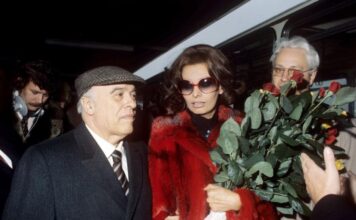 Upoznala ga kad je imala 15 a on 38 – prvo što joj je rekao je da mora da steše bokove i skrati nos: Zbog njenog odgovora se odmah zaljubio i voleo je do smrti Upoznala ga kad je imala 15 a on 38 - prvo što joj je rekao je da mora da steše bokove i skrati nos: Zbog njenog odgovora se odmah zaljubio i voleo je do smrti