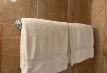 Zašto peškir kojim brišemo lice nikad ne treba držati okačen u kupatilu? Zašto peškir kojim brišemo lice nikad ne treba držati okačen u kupatilu?