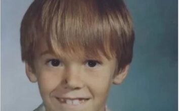 Dečak (7) krenuo u školu i više se nije vratio: Nakon osam godina se pojavio sa detetom u rukama, a kada je otkrio STRAHOTE KOJE JE PREŽIVEO ljudi su bili u šoku Dečak (7) krenuo u školu i više se nije vratio: Nakon osam godina se pojavio sa detetom u rukama, a kada je otkrio STRAHOTE KOJE JE PREŽIVEO ljudi su bili u šoku