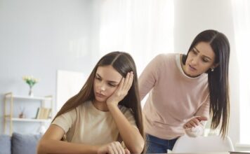 Dete prelazi svaku granicu a vi ne znate šta ćete: Strategije za komunikaciju sa tinejdžerom koje mogu pomoći Dete prelazi svaku granicu a vi ne znate šta ćete: Strategije za komunikaciju sa tinejdžerom koje mogu pomoći