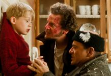 Fanovi „Sam u kući“ otkrili tri filmske greške koje su im, kako kažu, „pokvarile Božić“ Fanovi „Sam u kući“ otkrili tri filmske greške koje su im, kako kažu, „pokvarile Božić“